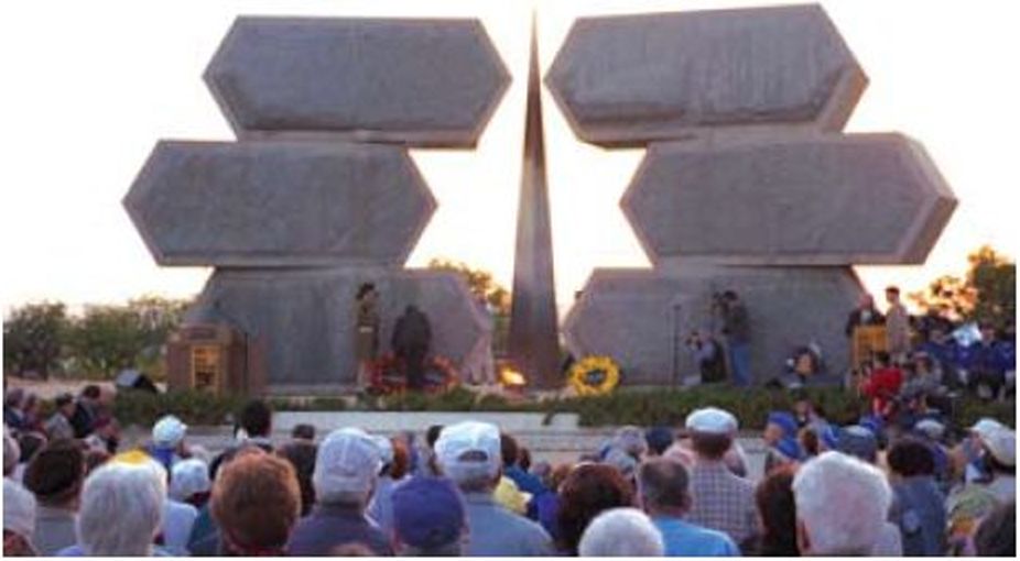 3. אנדרטת זיכרון לשואה באתר יש ושם בירושלים